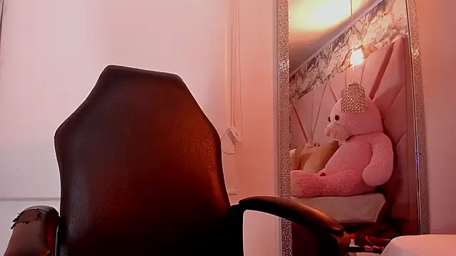 mia_rouxx1 Adlı Modelin Canlı XXX Sohbeti