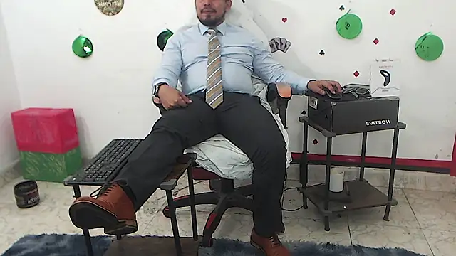 Chatroom XXX en direct de KalethBigDick