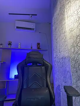 saracaball_ Show in webcam