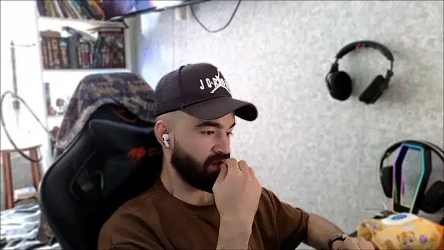 _Serious_Man live XXX chat