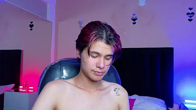 Derek_Sinn élő XXX-chatje