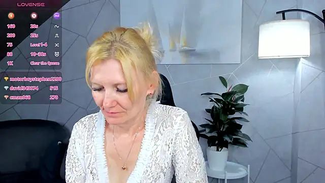 Julie_Lucas Chat XXX in diretta