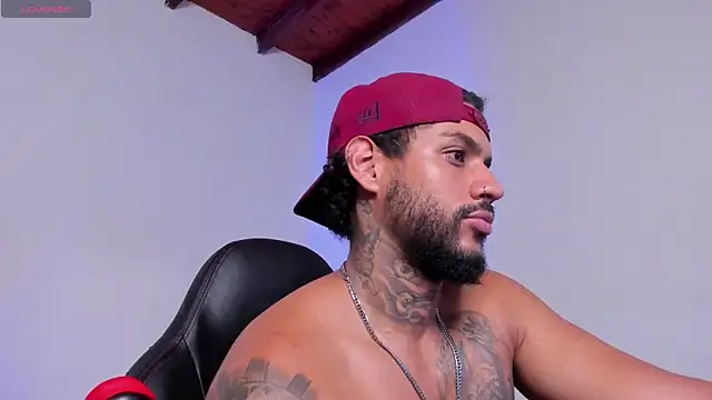 LuigiVitale_1's Live XXX Chat