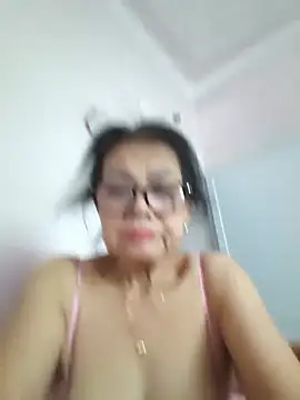 Hotestlove Adlı Modelin Canlı XXX Sohbeti