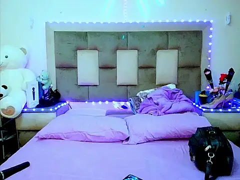 indiantopaz694u Adlı Modelin Canlı XXX Sohbeti