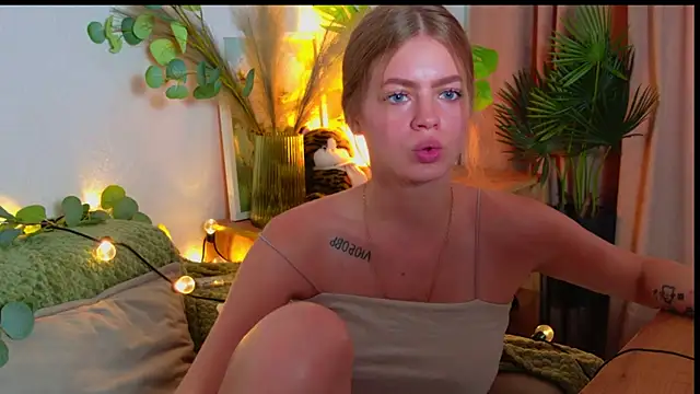 EmillyStarr live XXX chat