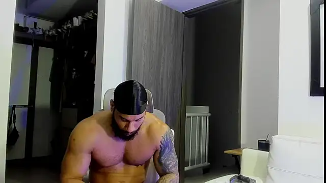 Andrew_Johnnson Adlı Modelin Canlı XXX Sohbeti