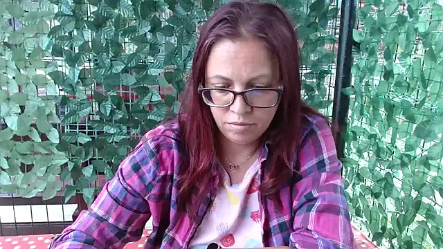 LadyHellene live XXX chat
