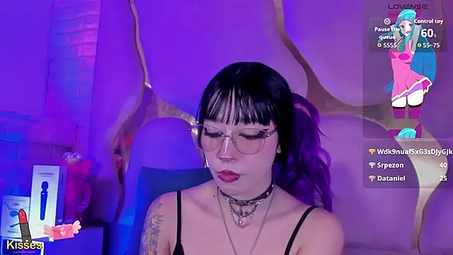 NaniiSisy élő XXX-chatje