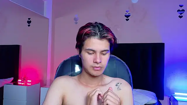 Derek_Sinn লাইভ XXX চ্যাট