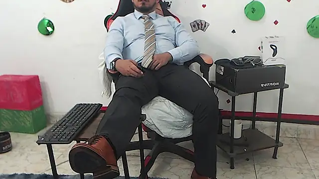 KalethBigDick élő XXX-chatje