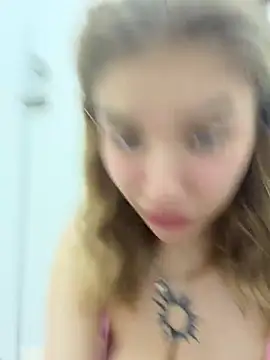 FlashTitsRoyal's Live XXX Chat