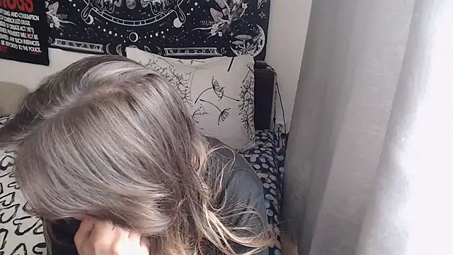 AlienforTwentyn Live XXX chat