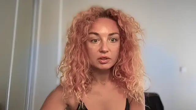 Reddgiirl live XXX chat