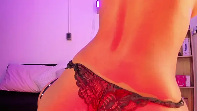 Tylla__ Adlı Modelin Canlı XXX Sohbeti