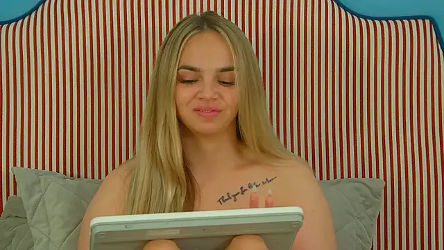 AnitaVenture Adlı Modelin Canlı XXX Sohbeti