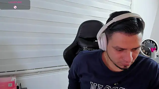 Chat +18 de Rick_Adams ao vivo
