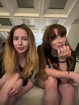 Nura_n_Sarah Chat XXX in diretta