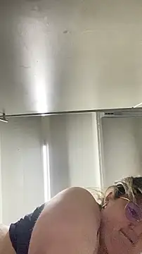 Czat XXX na żywo – Chloee_Peach