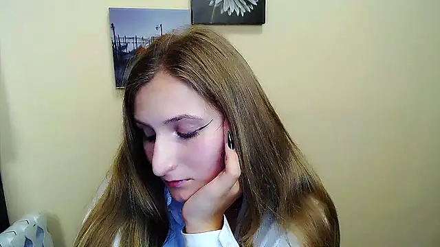 צ'אט XXX בשידור חי של Jenny_smille_