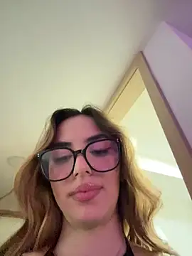 Yaii_ Chat XXX in diretta