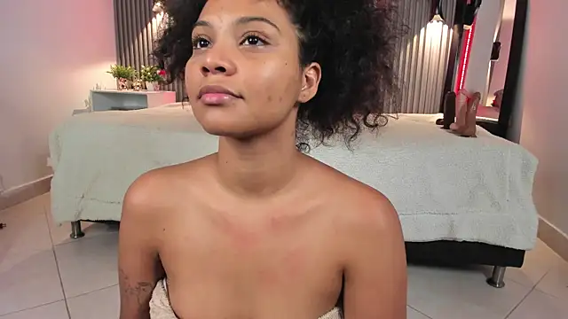 Chat +18 de Zafiiraa ao vivo