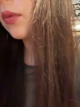 Holly_Play Adlı Modelin Canlı XXX Sohbeti