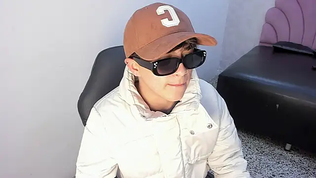 alan_twink12's Live XXX Chat