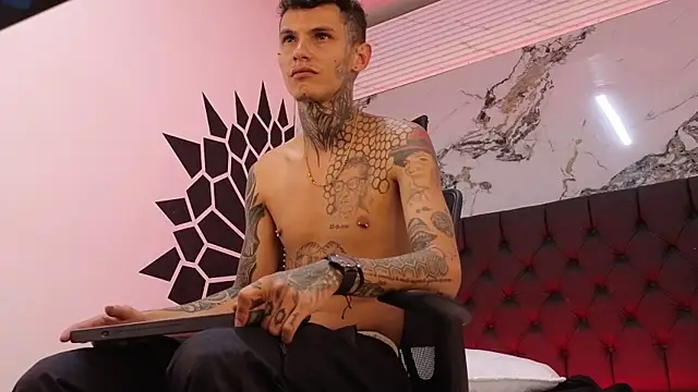 Paulo_527 Adlı Modelin Canlı XXX Sohbeti