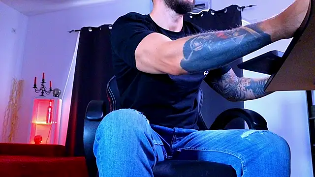 MightyAaron66 Live XXX-chat