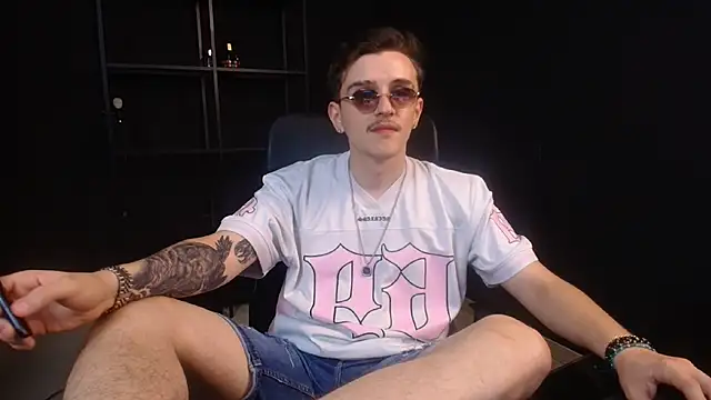 צ'אט XXX בשידור חי של FelixStarkk