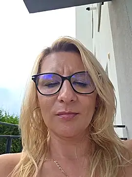 Chatroom XXX en direct de KaylinJan
