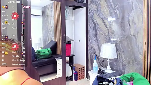 LauraSaenz01's Live XXX Chat