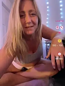 MissFeralFox's Live XXX Chat
