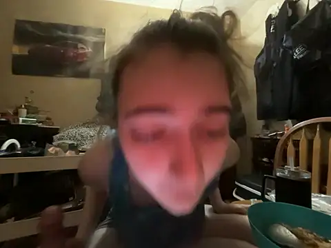 Snowbunnycake_131's Webcam Show