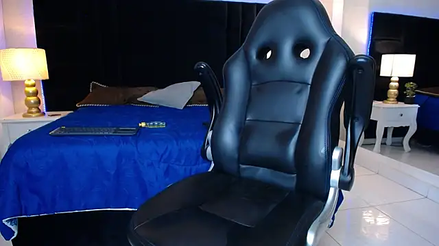 SkylerBigxxx XXX чат на живо