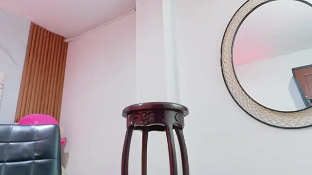 הופעת וובקאם של Mina_hottest