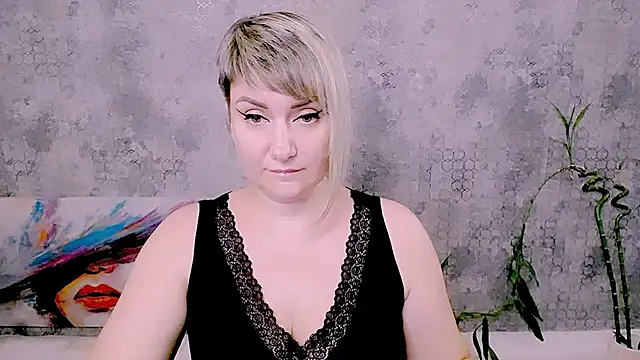 Djullian Live XXX chat