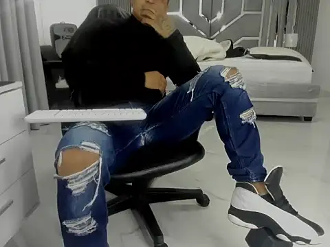 แชท XXX สดของ master_leather