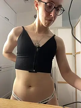 צ'אט XXX בשידור חי של MartiniiSelenna
