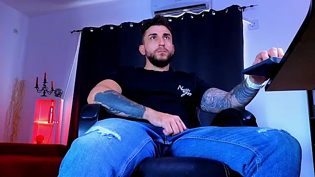 MightyAaron66 Live XXX-chat