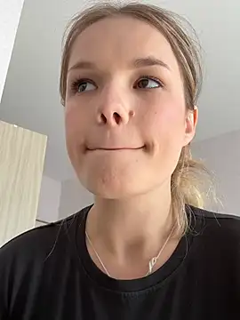 KimEvanss Adlı Modelin Canlı XXX Sohbeti
