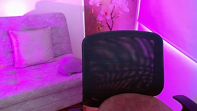 milfrousse Adlı Modelin Canlı XXX Sohbeti