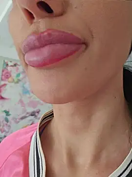 KatiaDivine Chat XXX live