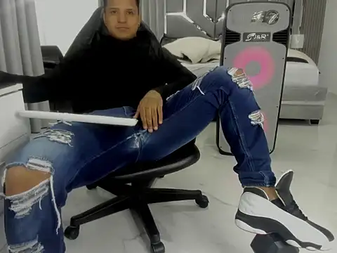 master_leather: απευθείας συνομιλία ΧΧΧ
