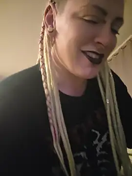 PinkTheHawk Chat XXX in diretta
