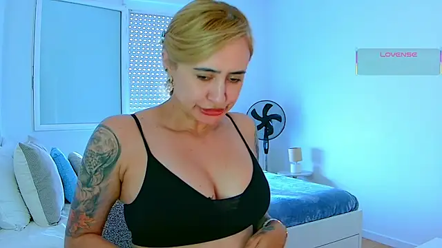 pennyyy_ élő XXX-chatje