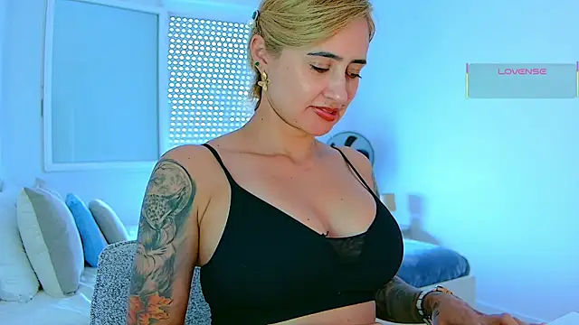 Chat +18 de pennyyy_ ao vivo