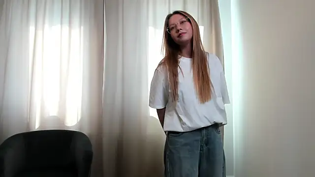 AdelaidaAskvig Adlı Modelin Canlı XXX Sohbeti
