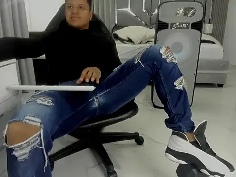Chat +18 de master_leather ao vivo